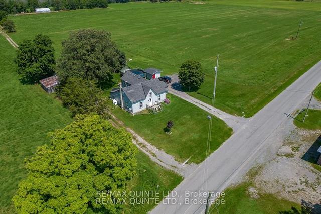 862 Christian Rd, Home with 6 bedrooms, 3 bathrooms and 6 parking in Prince Edward County ON | Image 1