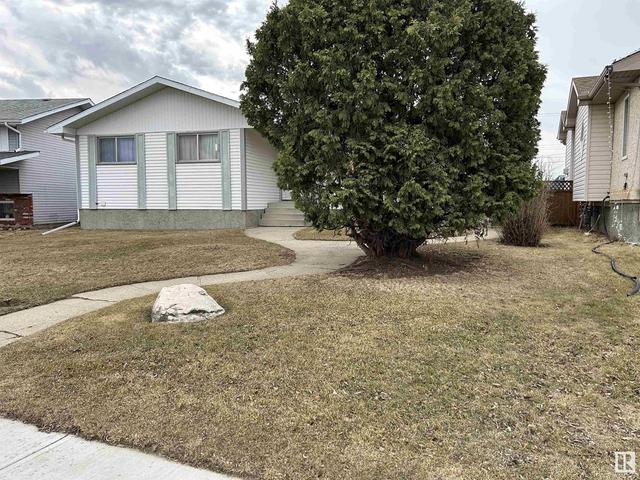 5032 51 Av, House detached with 5 bedrooms, 2 bathrooms and null parking in Redwater AB | Image 2