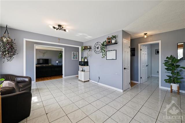 947 Saint Jacques Street, House detached with 3 bedrooms, 2 bathrooms and 6 parking in Clarence Rockland ON | Image 11