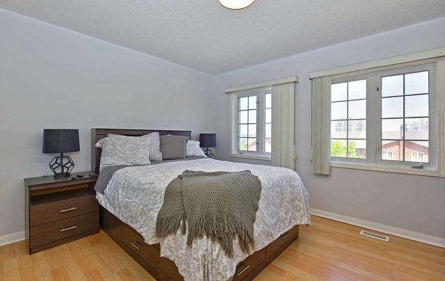 41 Sufi Cres, House attached with 3 bedrooms, 4 bathrooms and 3 parking in Toronto ON | Image 9