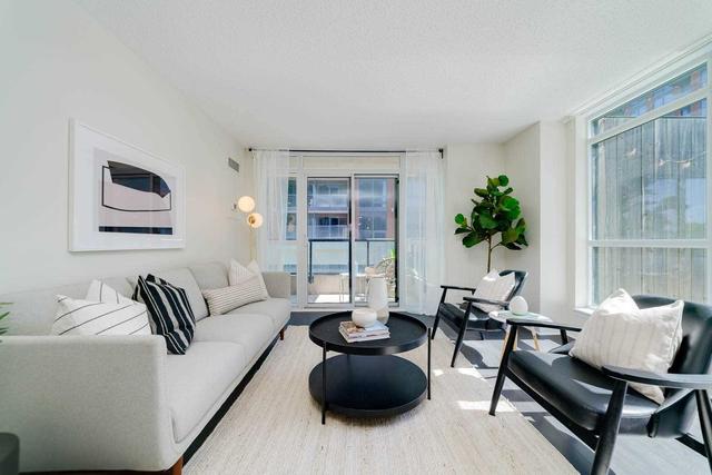 302 - 525 Wilson Ave, Condo with 2 bedrooms, 2 bathrooms and 1 parking in Toronto ON | Image 3
