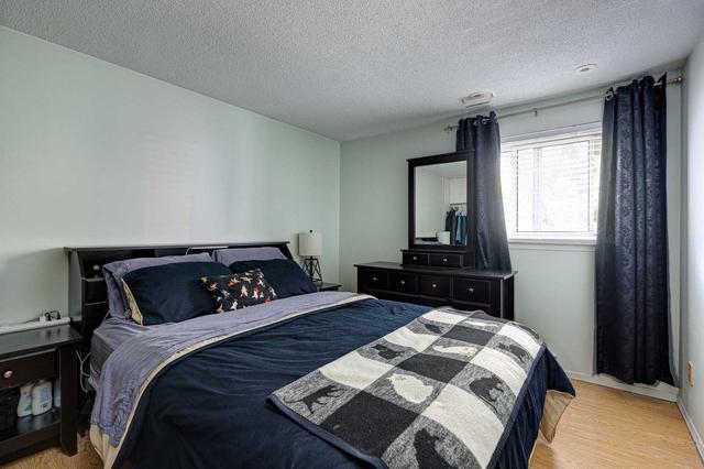 173 - 120 Nonquon Rd, Townhouse with 3 bedrooms, 1 bathrooms and 1 parking in Oshawa ON | Image 2