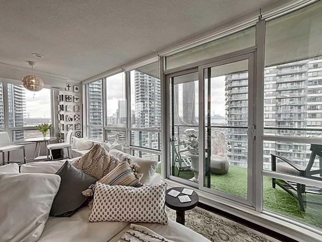 1606 - 15 Legion Rd, Condo with 2 bedrooms, 2 bathrooms and 1 parking in Toronto ON | Image 4