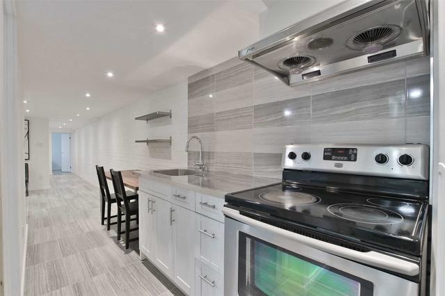 236 Grace St, House semidetached with 6 bedrooms, 5 bathrooms and 2 parking in Toronto ON | Image 11