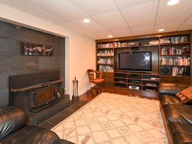 1735 Lane St, House detached with 2 bedrooms, 2 bathrooms and 5 parking in Pickering ON | Image 8