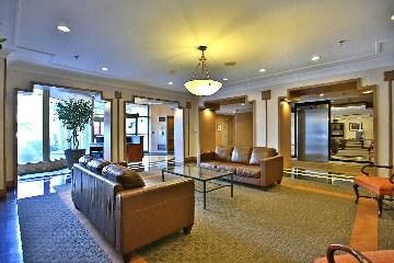 1012 - 75 King St E, Condo with 2 bedrooms, 2 bathrooms and 3 parking in Mississauga ON | Image 9