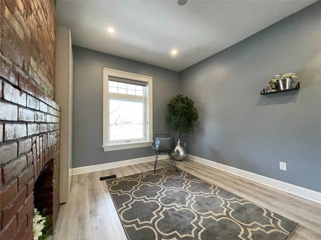 main - 725 Palmerston Ave W, House semidetached with 2 bedrooms, 2 bathrooms and 0 parking in Toronto ON | Image 5