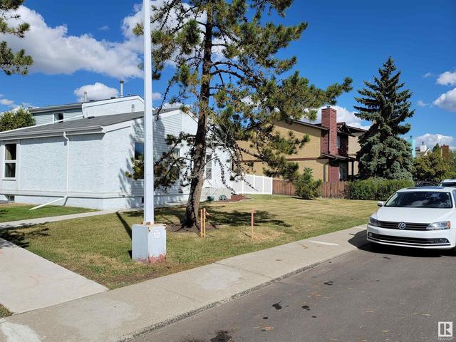 10408 28a Av Nw, House attached with 3 bedrooms, 1 bathrooms and null parking in Edmonton AB | Image 16