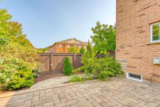 260 Grayling Dr, House attached with 3 bedrooms, 4 bathrooms and 3 parking in Oakville ON | Image 33