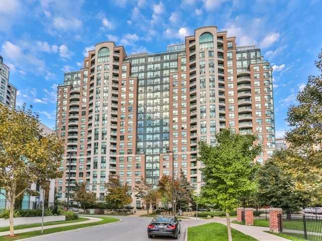 Lph 13 - 23 Lorraine Dr, Condo with 3 bedrooms, 3 bathrooms and 1 parking in Toronto ON | Image 1