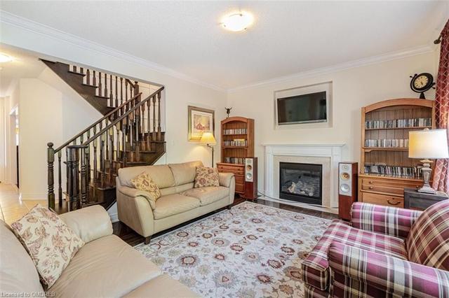 2240 Devonshire Crescent, House detached with 4 bedrooms, 2 bathrooms and 6 parking in Oakville ON | Image 5