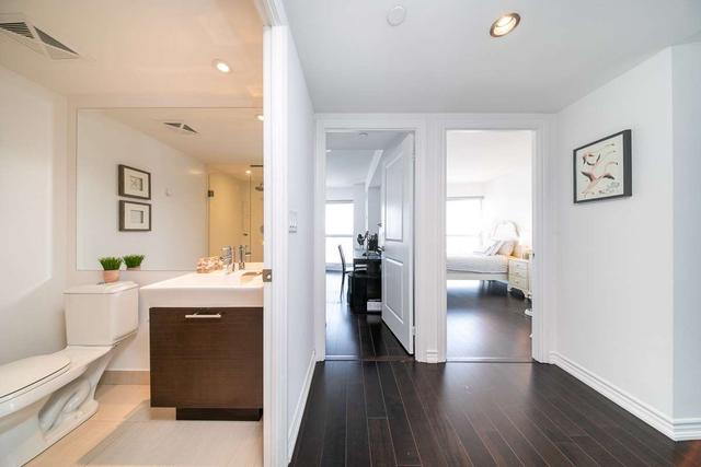 2707 - 386 Yonge St, Condo with 3 bedrooms, 2 bathrooms and 1 parking in Toronto ON | Image 19