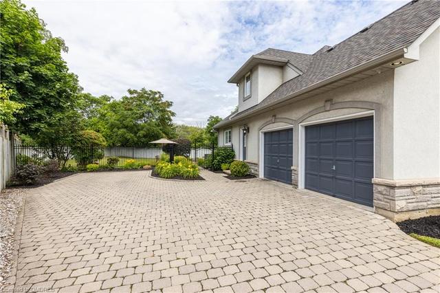 956 Halsham Court, House detached with 4 bedrooms, 2 bathrooms and 8 parking in Mississauga ON | Image 7