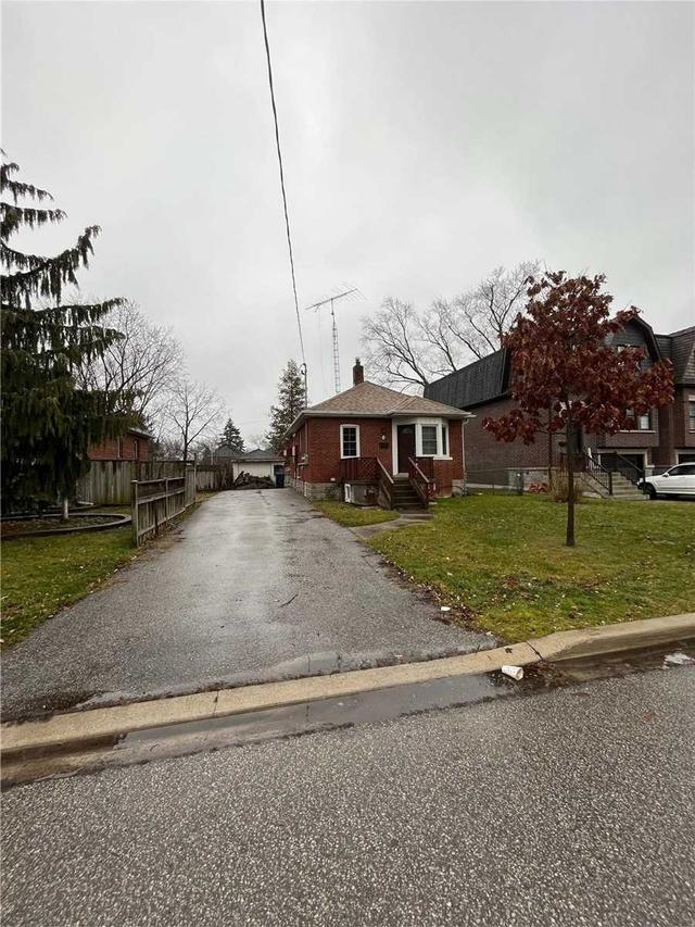 4 Shamrock Ave, House detached with 2 bedrooms, 2 bathrooms and 3 parking in Toronto ON | Image 12