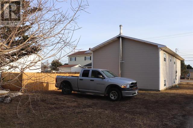 5 West Street, Home with 5 bedrooms, 1 bathrooms and null parking in Stephenville NL | Image 2
