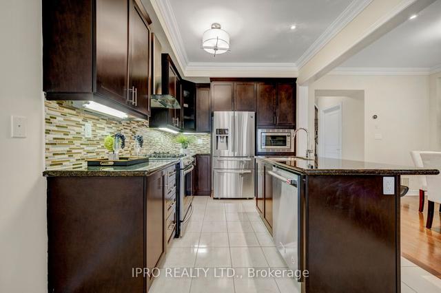 3908 Arvona Pl, House semidetached with 4 bedrooms, 3 bathrooms and 3 parking in Mississauga ON | Image 9