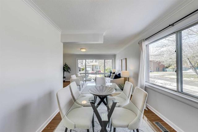 15 Medici Crt, House detached with 3 bedrooms, 2 bathrooms and 3 parking in Toronto ON | Image 34