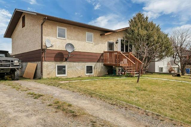 102 9 Avenue, House detached with 4 bedrooms, 2 bathrooms and 4 parking in Sundre AB | Card Image