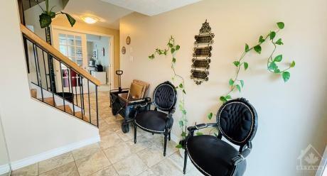 86 Gladecrest Court, Townhouse with 3 bedrooms, 3 bathrooms and 4 parking in Ottawa ON | Image 2