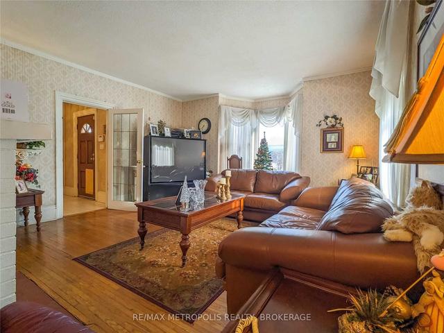 main - 529 Christina St N, House detached with 3 bedrooms, 1 bathrooms and 4 parking in Sarnia ON | Image 7