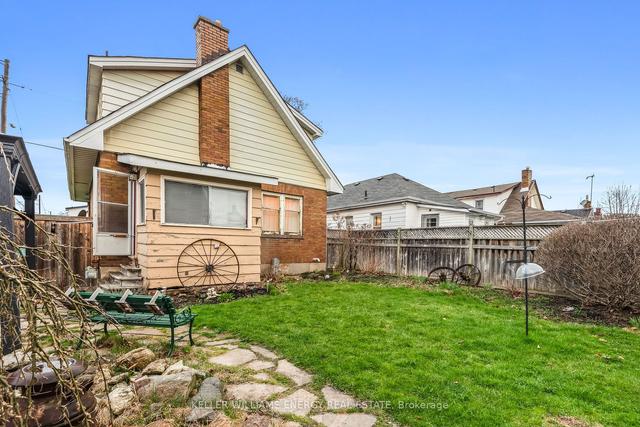 337 Division St, House detached with 3 bedrooms, 1 bathrooms and 3 parking in Oshawa ON | Image 35