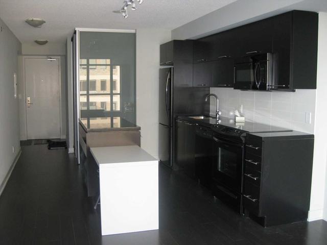 411 - 21 Nelson St, Condo with 2 bedrooms, 2 bathrooms and 1 parking in Toronto ON | Image 5