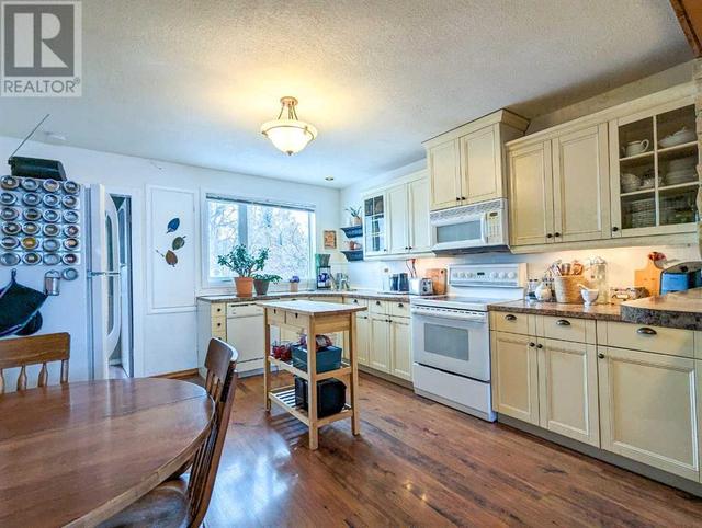 2537 211 Street, House detached with 3 bedrooms, 2 bathrooms and 2 parking in Crowsnest Pass AB | Image 12