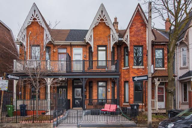 31 Clinton St, House attached with 3 bedrooms, 4 bathrooms and 1.5 parking in Toronto ON | Image 1