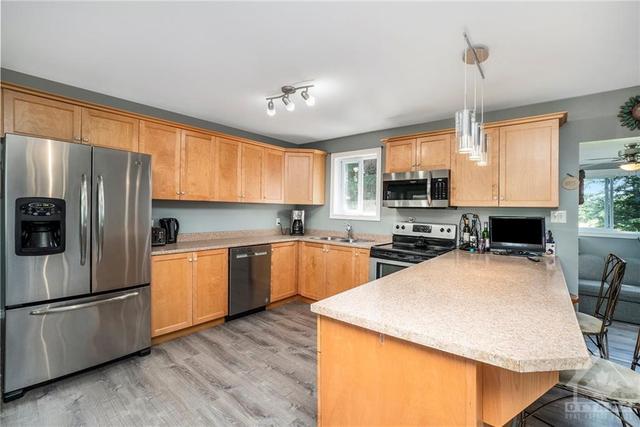 81 Bay Road, House detached with 3 bedrooms, 2 bathrooms and 10 parking in Rideau Lakes ON | Image 16