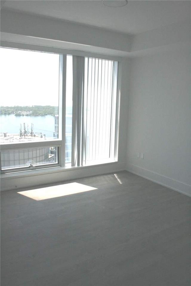 4305 - 10 York St, Condo with 2 bedrooms, 2 bathrooms and 1 parking in Toronto ON | Image 11