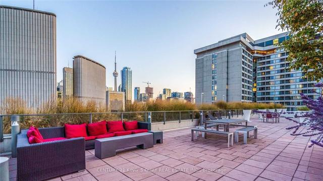 820 - 111 Elizabeth St, Condo with 1 bedrooms, 1 bathrooms and 0 parking in Toronto ON | Image 3