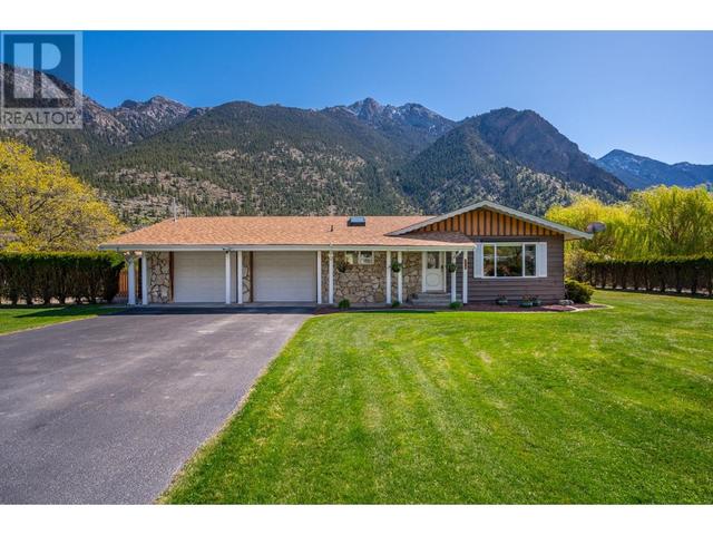 194 Deste Road, House detached with 4 bedrooms, 2 bathrooms and null parking in Lillooet BC | Image 3
