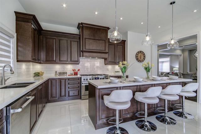 10 Tammy Dr, House detached with 5 bedrooms, 5 bathrooms and 4 parking in Brampton ON | Image 8