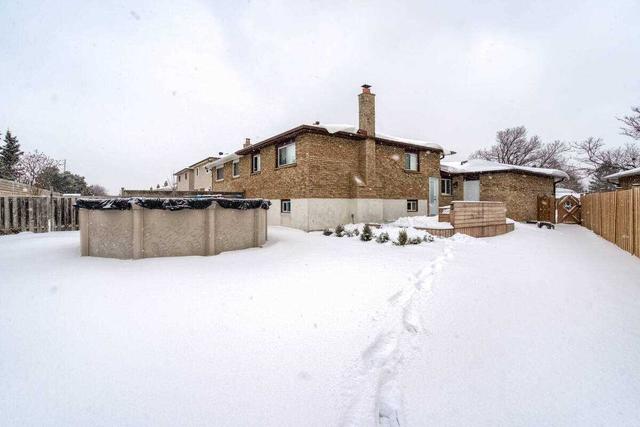 83 Manitou Cres, House semidetached with 3 bedrooms, 2 bathrooms and 4 parking in Brampton ON | Image 20
