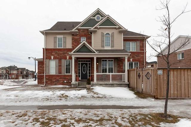 330 Trudeau Dr, House detached with 3 bedrooms, 3 bathrooms and 1 parking in Milton ON | Image 2