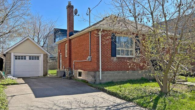 211 Harlandale Ave, House detached with 2 bedrooms, 2 bathrooms and 3 parking in Toronto ON | Image 23
