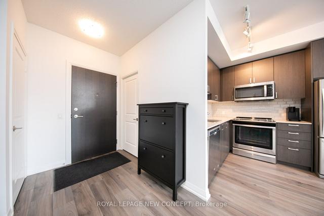 566 - 60 Ann O'reilly Rd, Condo with 1 bedrooms, 1 bathrooms and 1 parking in Toronto ON | Image 1