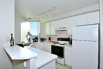 sph2-01 - 10 Yonge St, Condo with 1 bedrooms, 2 bathrooms and 1 parking in Toronto ON | Image 4