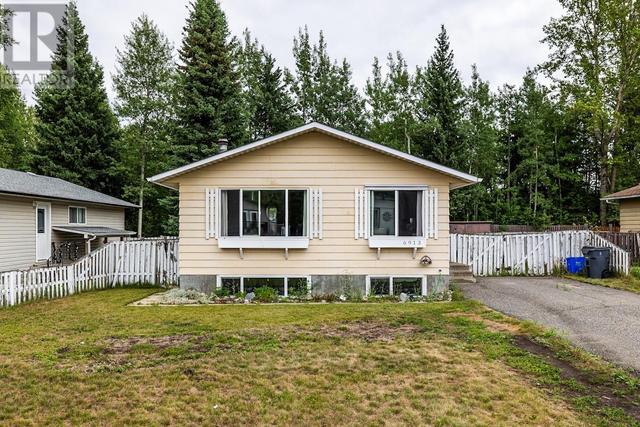 6913 Fairmont Crescent, House detached with 4 bedrooms, 2 bathrooms and null parking in Prince George BC | Image 2