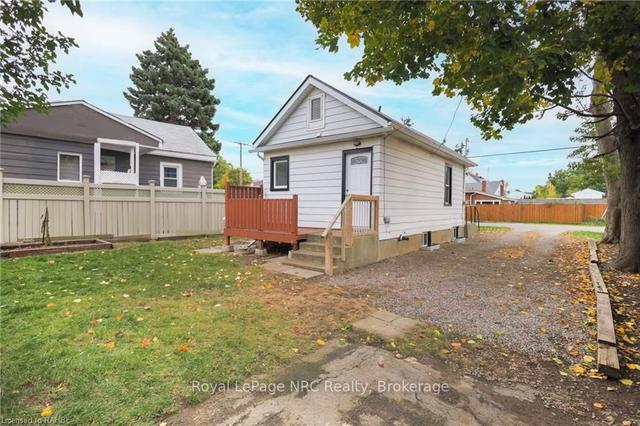 11 Perry St, House detached with 1 bedrooms, 2 bathrooms and 3 parking in St. Catharines ON | Image 10