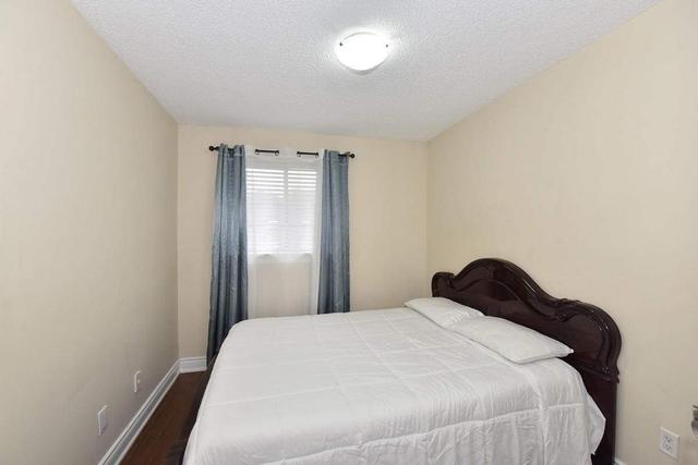 73 Moregate Cres, Townhouse with 3 bedrooms, 3 bathrooms and 2 parking in Brampton ON | Image 8