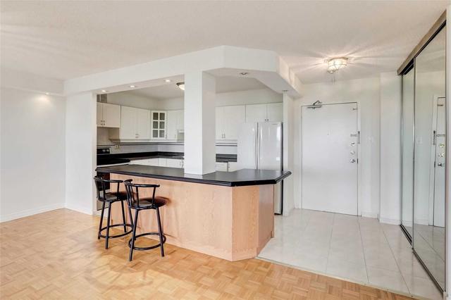 816 - 15 La Rose Ave, Condo with 3 bedrooms, 2 bathrooms and 1 parking in Toronto ON | Image 9