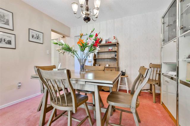 34 Vicora Linkway, Townhouse with 3 bedrooms, 2 bathrooms and 2 parking in Toronto ON | Image 2