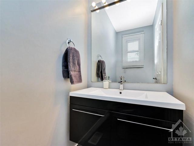226 Romulus Private, Townhouse with 4 bedrooms, 3 bathrooms and 1 parking in Ottawa ON | Image 3
