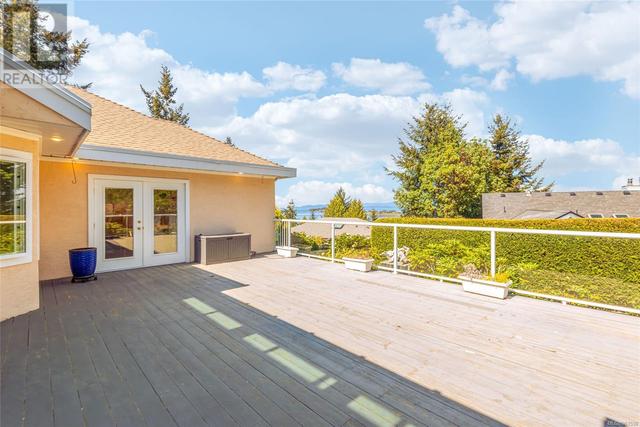 3285 Dolphin Dr, House detached with 4 bedrooms, 3 bathrooms and 6 parking in Nanaimo E BC | Image 56