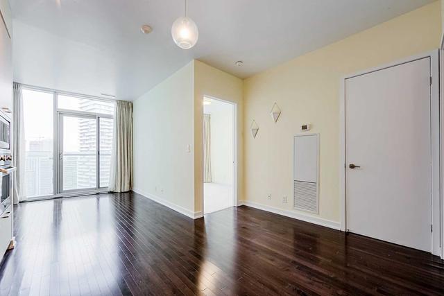 5211 - 12 York St, Condo with 1 bedrooms, 1 bathrooms and 1 parking in Toronto ON | Image 23