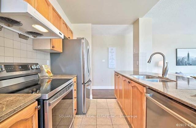 1515 - 188 Doris Ave, Condo with 2 bedrooms, 2 bathrooms and 1 parking in Toronto ON | Image 8