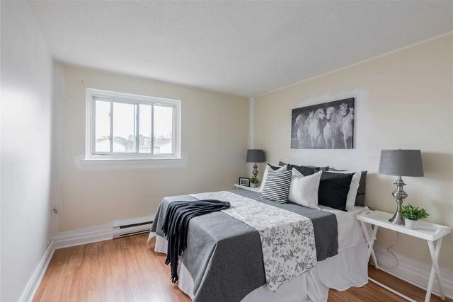 55 - 120 Nonquon Rd, Townhouse with 3 bedrooms, 1 bathrooms and 1 parking in Oshawa ON | Image 5