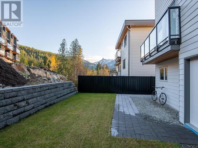 10 - 3385 Mamquam Road, House detached with 5 bedrooms, 5 bathrooms and 6 parking in Squamish BC | Image 30