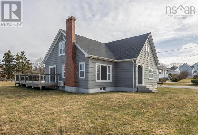 26 Elm Street, House detached with 4 bedrooms, 2 bathrooms and null parking in Yarmouth NS | Image 25